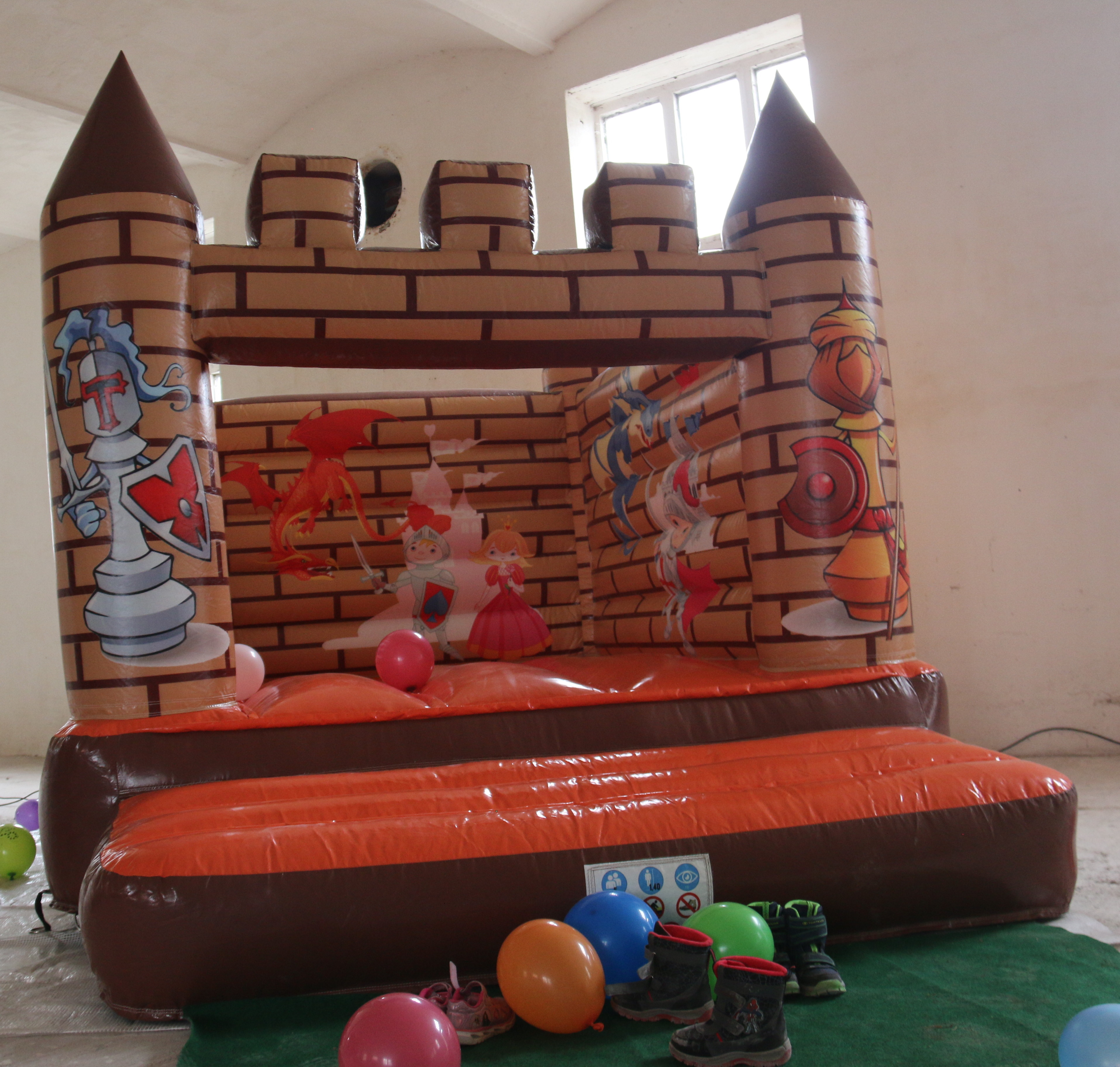 Hüpfburg kleiner Ritter