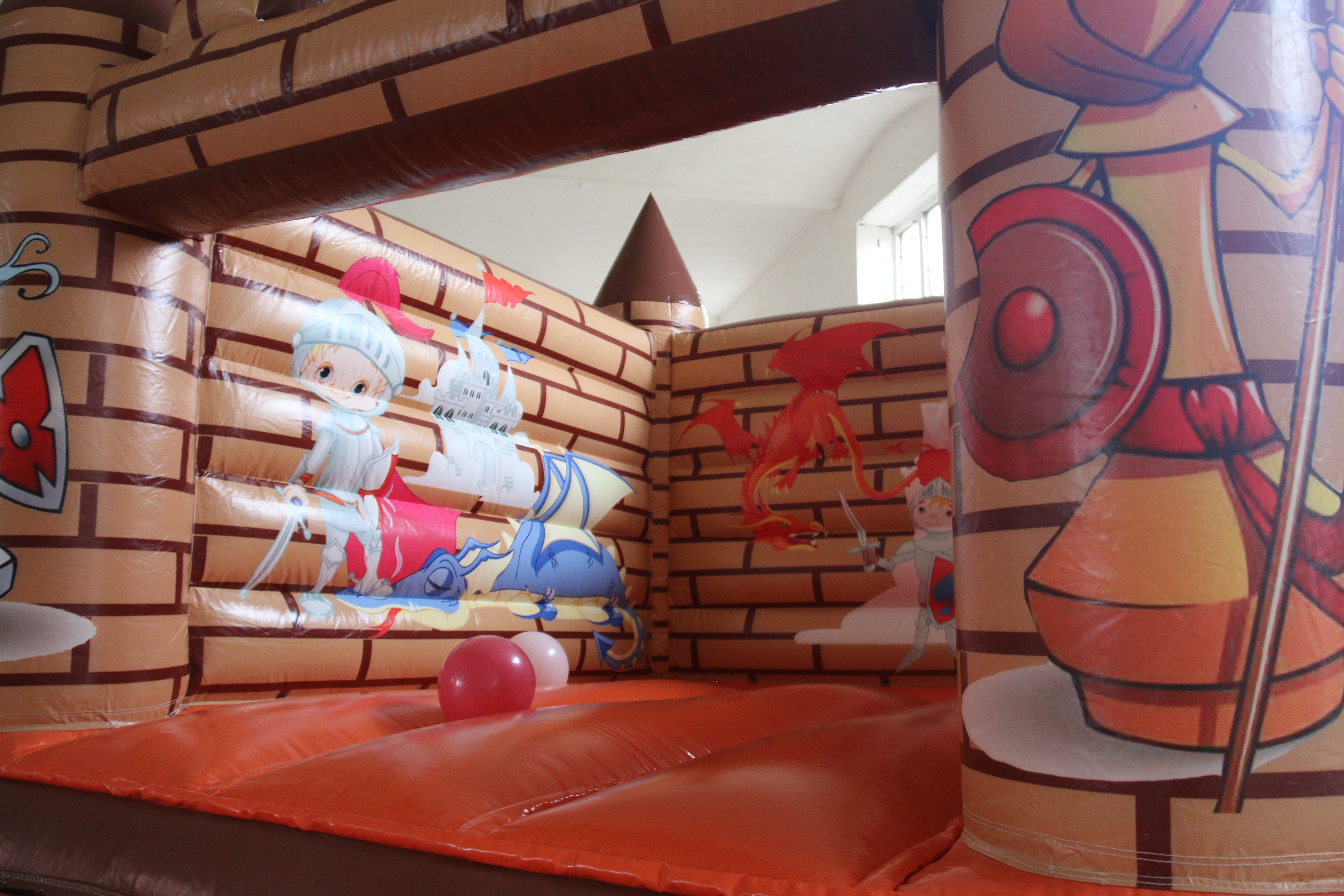 Hüpfburg kleiner Ritter